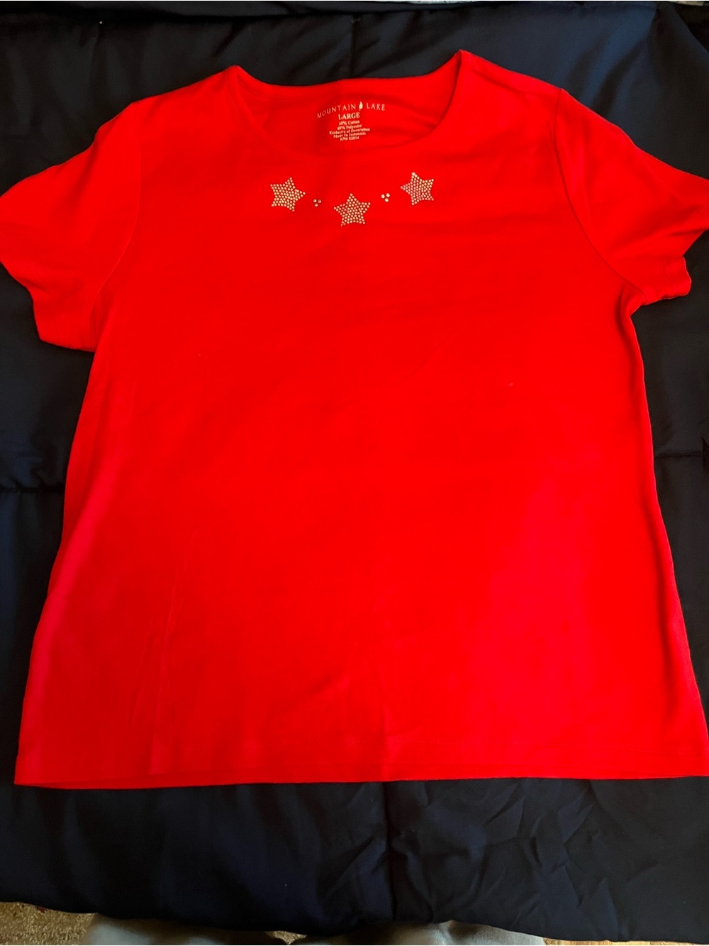 Mountain Lake Women’s Red Short Sleeve Tee with Rhinestone Stars Size Large